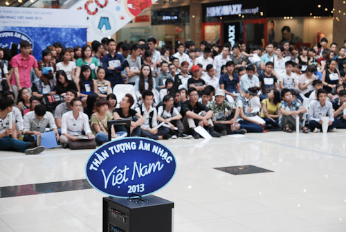 Thí sinh Vietnam Idol 2013 thi nhau ngủ gật trên sàn nhà 14