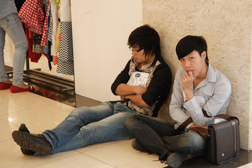 Thí sinh Vietnam Idol 2013 thi nhau ngủ gật trên sàn nhà 4