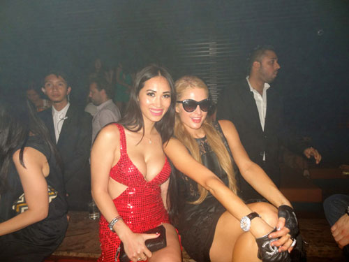 ‘Bom sex’ gốc Việt Angie Vũ Hà thân mật bên Paris Hilton 3