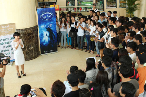 Uyên Linh làm giám khảo vòng thử giọng Vietnam Idol 2013 3