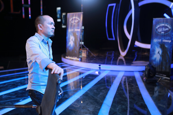 Với sự trở lại này, nhạc sĩ Quốc Trung đã chứng tỏ mình không có “trục trặc” gì với ê-kíp Vietnam Idol