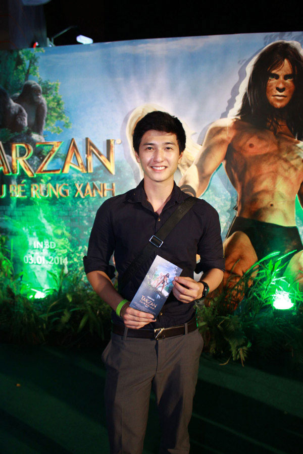 Phi Thanh Vân ‘khoe’ vòng 1 đi xem Tarzan 7