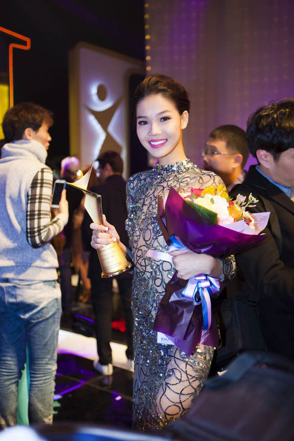 Sau khi chia tay hotboy Huỳnh Anh, Kỳ Hân đoạt giải Người mẫu trẻ châu Á 2