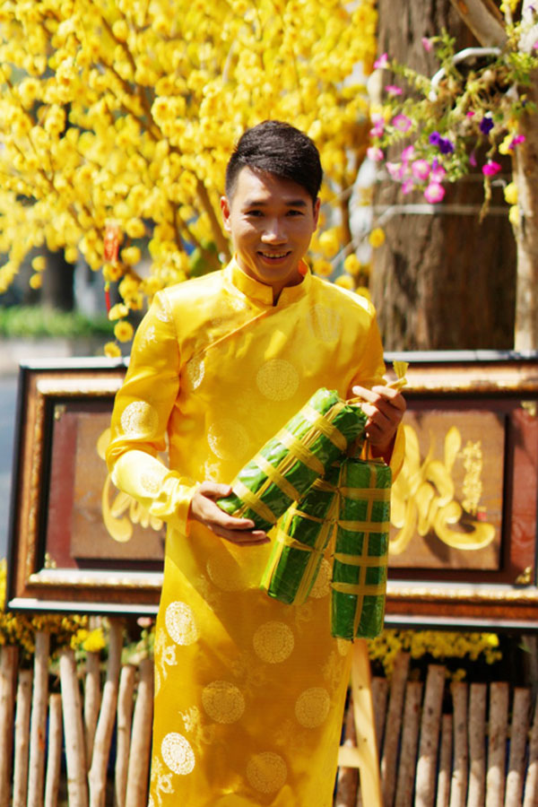 Diệu Huyền - Phạm Thành Vũ lần đầu tiên mặc áo dài dạo phố xuân 9