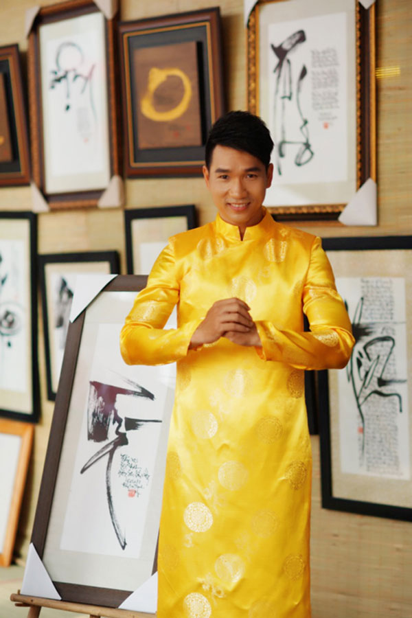 Diệu Huyền - Phạm Thành Vũ lần đầu tiên mặc áo dài dạo phố xuân 10