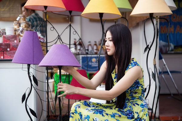 Cuối năm, Trần Thị Quỳnh tự tay làm đèn bán hội chợ lấy tiền từ thiện 2