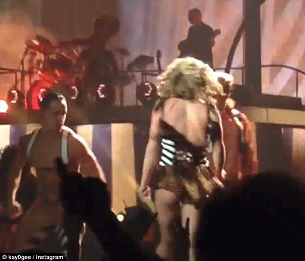 Britney Spears thở phào thoát sự cố 'lộ hàng' 'khủng' 1