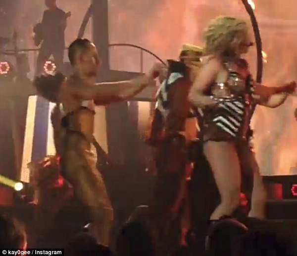 Britney Spears thở phào thoát sự cố 'lộ hàng' 'khủng' 3