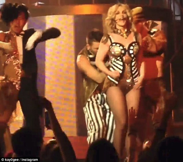 Britney Spears thở phào thoát sự cố 'lộ hàng' 'khủng' 5