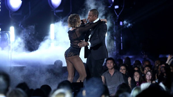 Vợ chồng Beyoncé sexy, Pink đu dây trong Lễ trao giải Grammy 2014 1