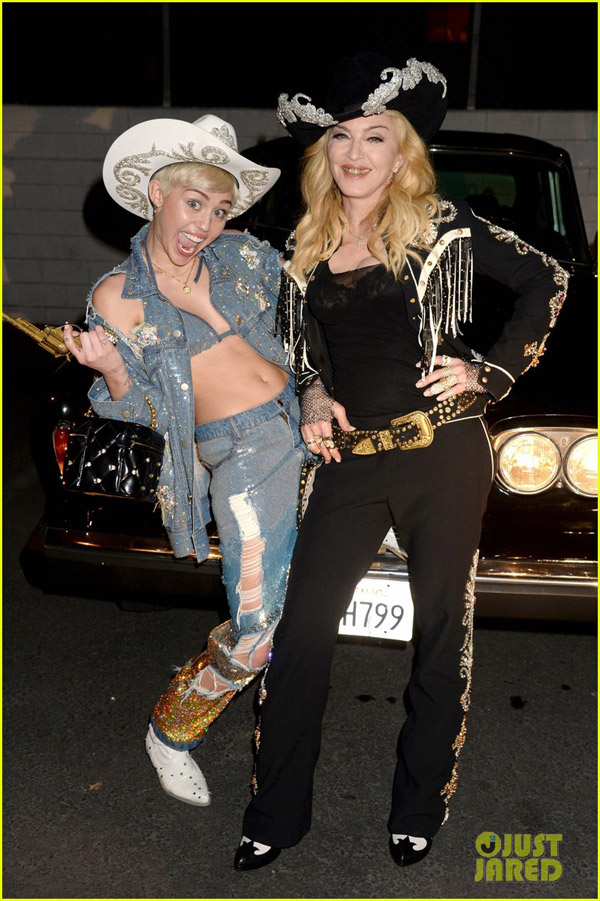 Miley Cyrus và Madonna thi… khoe lưỡi trên MTV 4