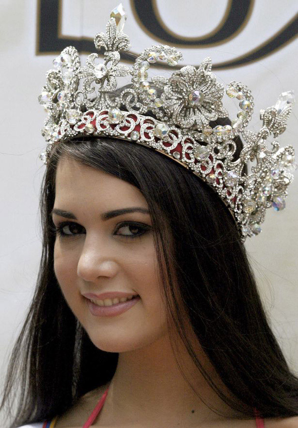 Cận cảnh nhan sắc ‘khuynh thành’ của cựu Hoa hậu Venezuela bị bắn chết 6