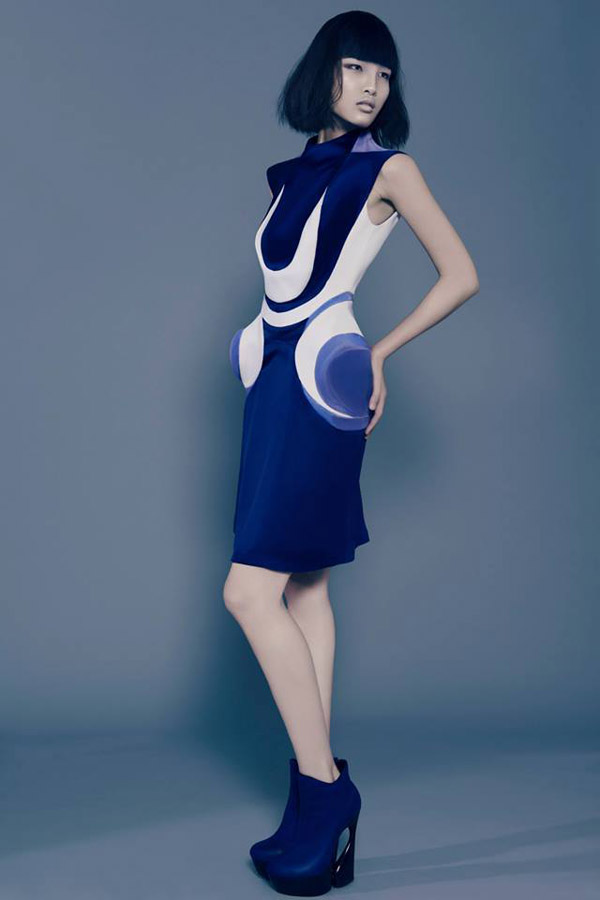 Chiếc đầm của nhà thiết kế Soleyanme Baland làm cho Chà Mi có dáng vẻ hiện đại hơn nhưng không kém phần nữ tính 1