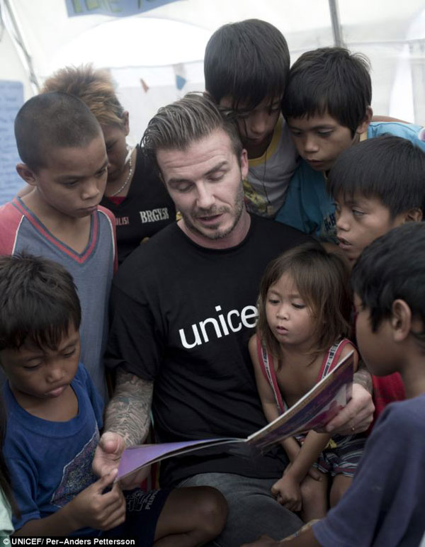 David Beckham sang Philippines thăm nạn nhân siêu bão Hải Yến 2