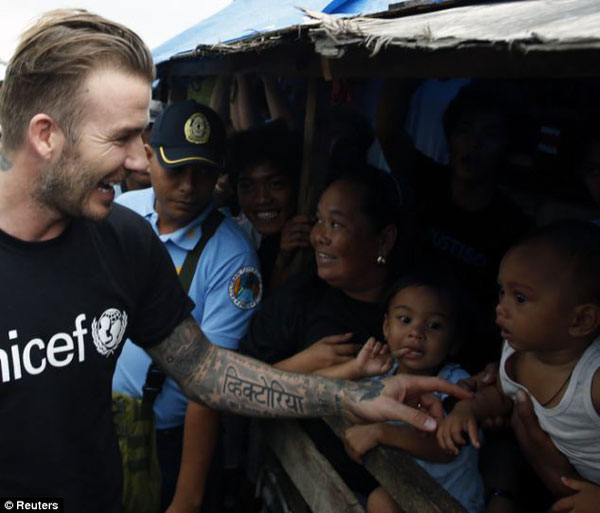 David Beckham sang Philippines thăm nạn nhân siêu bão Hải Yến 8