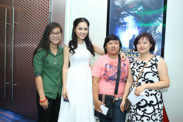 Dương Cẩm Lynh dẫn fan đi xem phim nhân dịp đầu năm 8