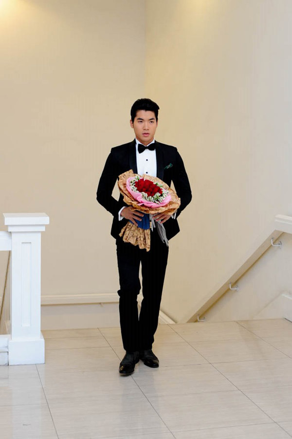 Trương Nam Thành bảnh bao đến dự tiệc cưới của Hoàng Yến diễn ra vào tối 2.3 tại TP.HCM