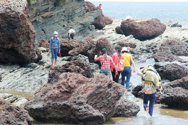 ‘Kỳ quan’ của sóng biển và đá núi 15