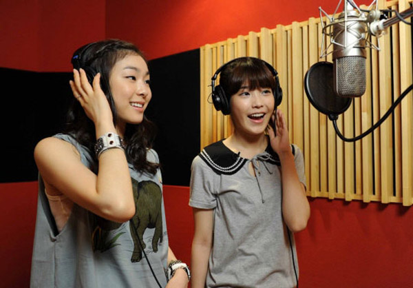 Iu (phải) và Kim Yuna (trái) cùng xuất hiện trên chương trình “Kiss and Cry” và cùng song ca bài “Ice Flower“ - Ảnh: Allkpop