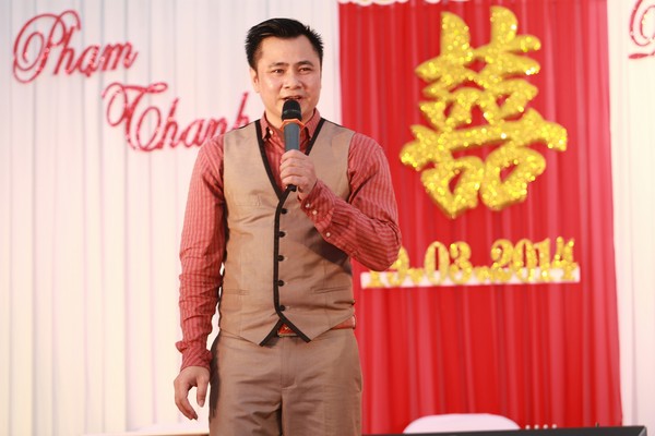 Danh hài Tự Long được mời làm MC cho lễ cưới của Đoàn Thúy Trang