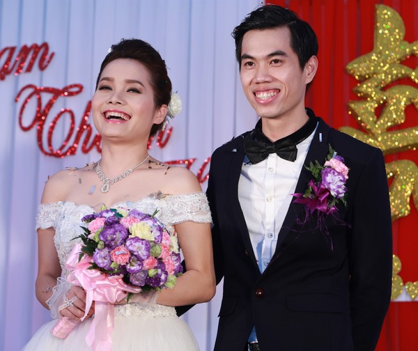Phạm Thanh Hà và  Đoàn Thúy Trang hạnh phúc trong ngày cưới