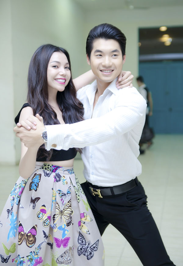 Trà Ngọc Hằng nhảy múa với Trương Nam Thành hậu trường BNHV 7