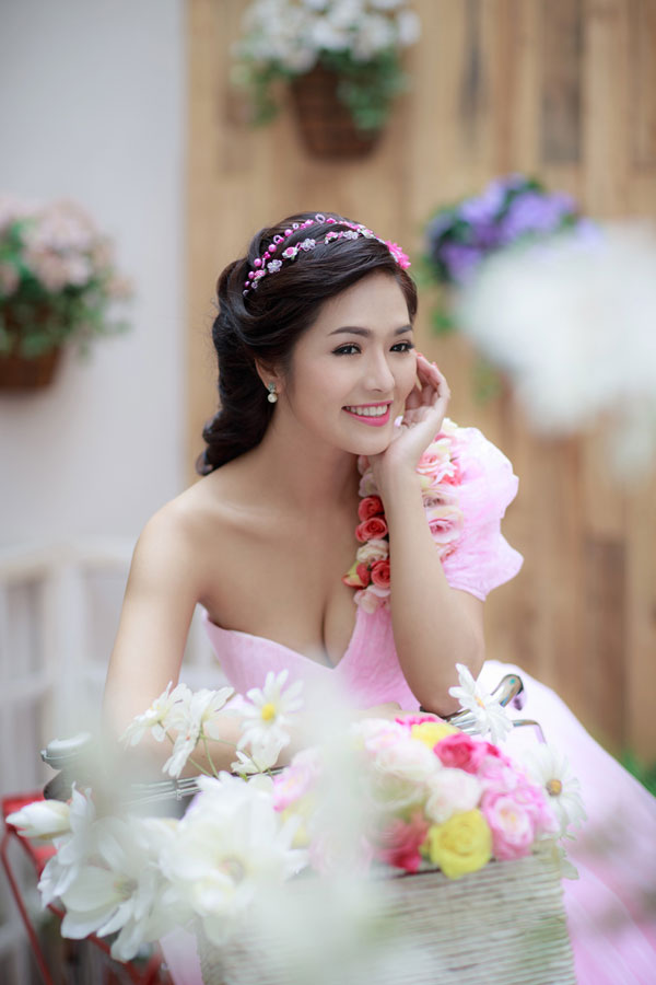 Nguyễn Thúy Nga ngọt ngào trong bộ ảnh cô dâu3