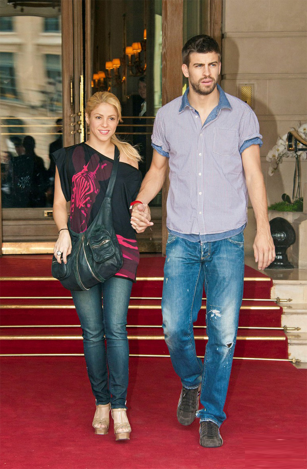 Shakira và Gerard Pique - Ảnh: Jjustjared