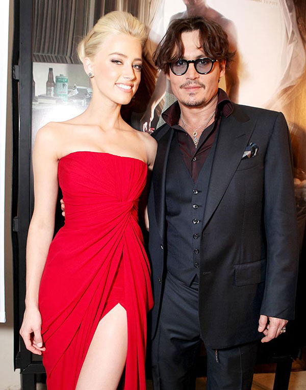 Johnny Depp mua cuốn sách 4 tỉ đồng tặng sinh nhật vợ sắp cưới 2