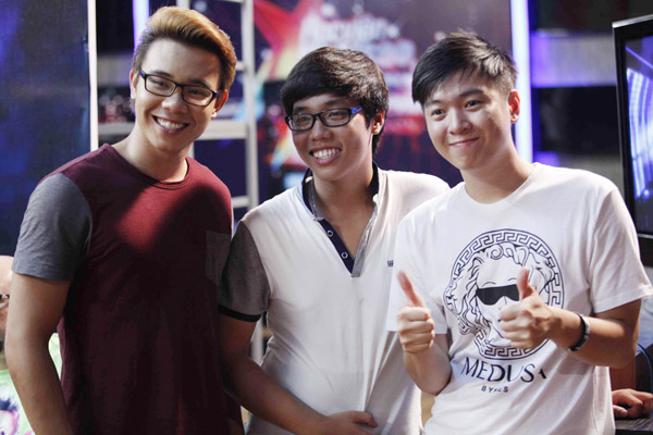 Đông Hùng, Phú Hiển và nhạc sĩ Phạm Toàn Thắng-tác giả bài hát chiến thắng của Vietnam Idol 2013