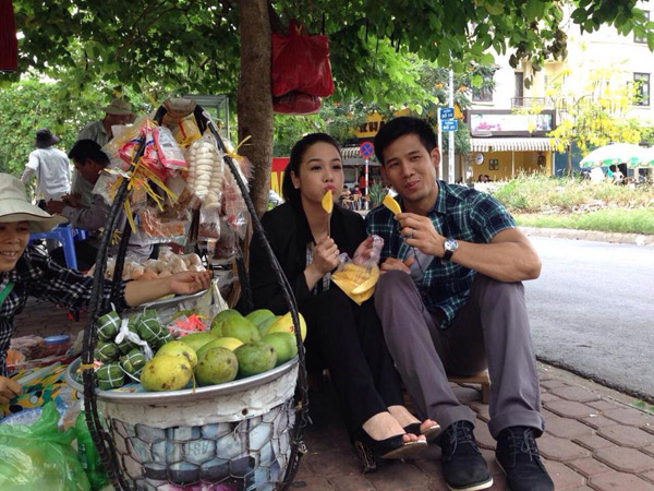 Bắt gặp Nhật Kim Anh – Thanh Thức ngồi ăn hàng ở vỉa hè 4