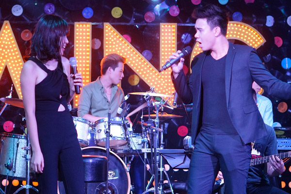 Đông Hùng rủ bạn gái hát cùng trong đêm nhạc riêng đầu tiên