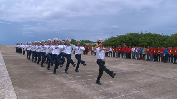 Sao mai Phương Thảo phát hành MV động viên lính Đảo Trường Sa đang bảo vệ vùng biển Tổ Quốc 10