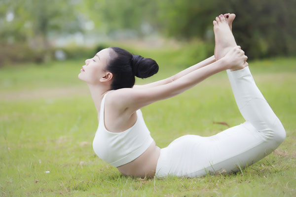 Ngộ nghĩnh hình ảnh Trà Ngọc Hằng tập yoga cùng cháu gái đáng yêu 13