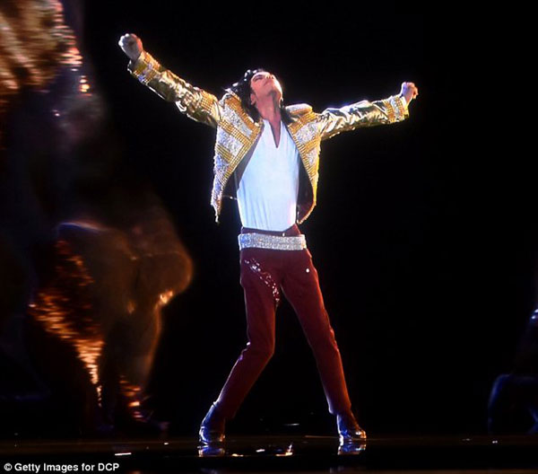 Michael Jackson ‘sống lại’ trên sân khấu Billboard Music Awards 2014 2