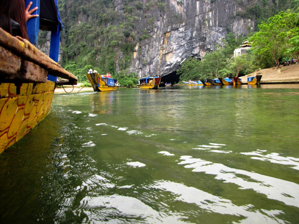 Lên thuyền thưởng ngoạn động Tiên Sơn 12