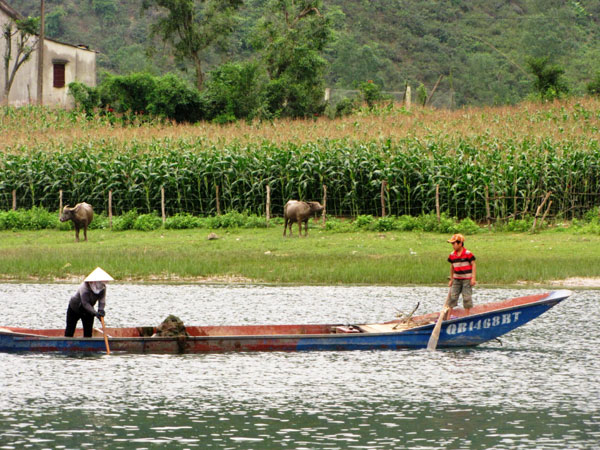 Lên thuyền thưởng ngoạn động Tiên Sơn 4