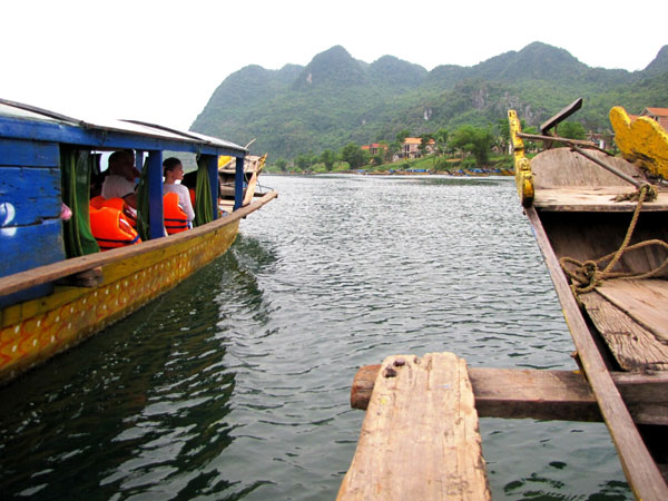 Lên thuyền thưởng ngoạn động Tiên Sơn 9