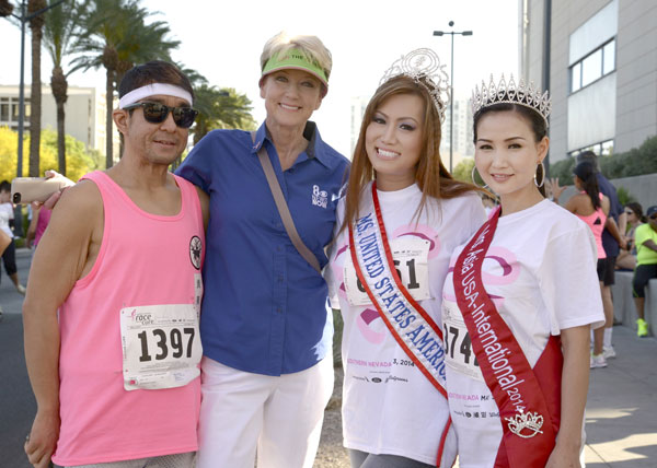 Hoa hậu quý bà Sương Đặng tham gia đi bộ cùng bà thị trưởng Las Vegas gây quỹ chống ung thư ngực 7
