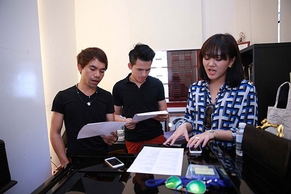 Vietnam Idol: Thanh Bùi 'máu lửa' cùng 'bộ tứ' quán quân trong đêm chung kết 4