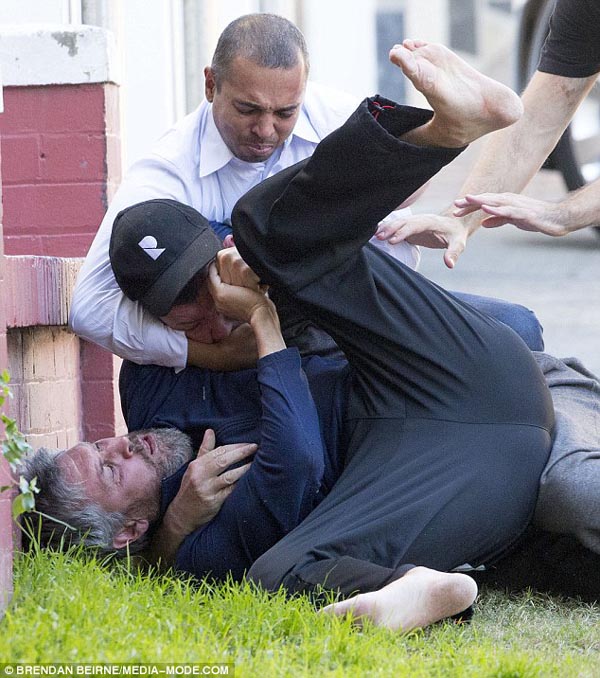 ‘Người tình’ tỷ phú của Miranda Kerr đánh nhau trên phố 1