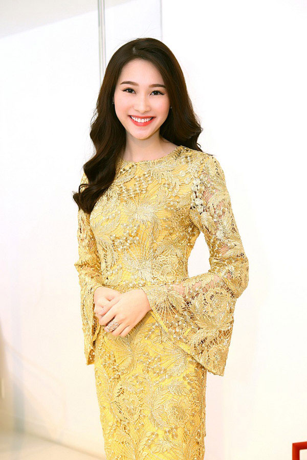Hoa hậu Đặng Thu Thảo khoe ảnh thẻ xinh như thiên thần 1