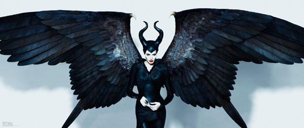 Đôi cánh bị tước đoạt của Maleficent trong bộ phim cùng tên là hình ảnh ẩn dụ cho sự hiếp dâm - Ảnh: Disney