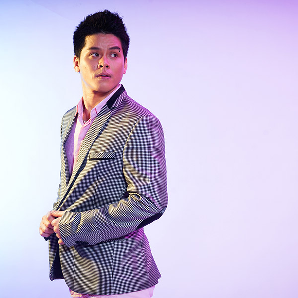 Là gương mặt trong showbiz Việt, thế nhưng John Huy Trần nhanh chóng trở thành cái tên gần gũi khi xuất hiện trong hàng loạt chương trình 1