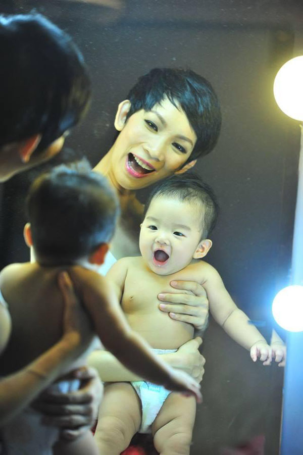 Những bà mẹ cuồng con trong showbiz Việt 1
