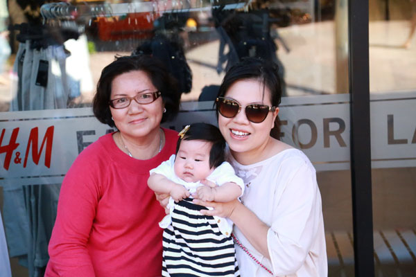 Mẹ của Trương Minh Cường sang Mỹ thăm và du lịch cùng con dâu