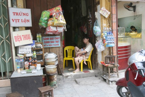 Nguyên nhân chỉ đơn giản là không đâu kiếm sống dễ như ở phố cổ - Ảnh: Đan Hạ