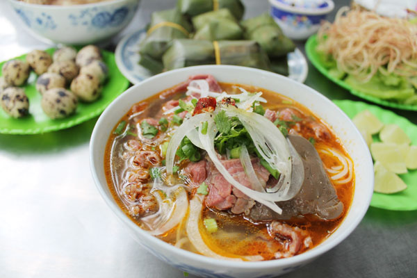 Đi ăn bún bò Huế ở… Huế