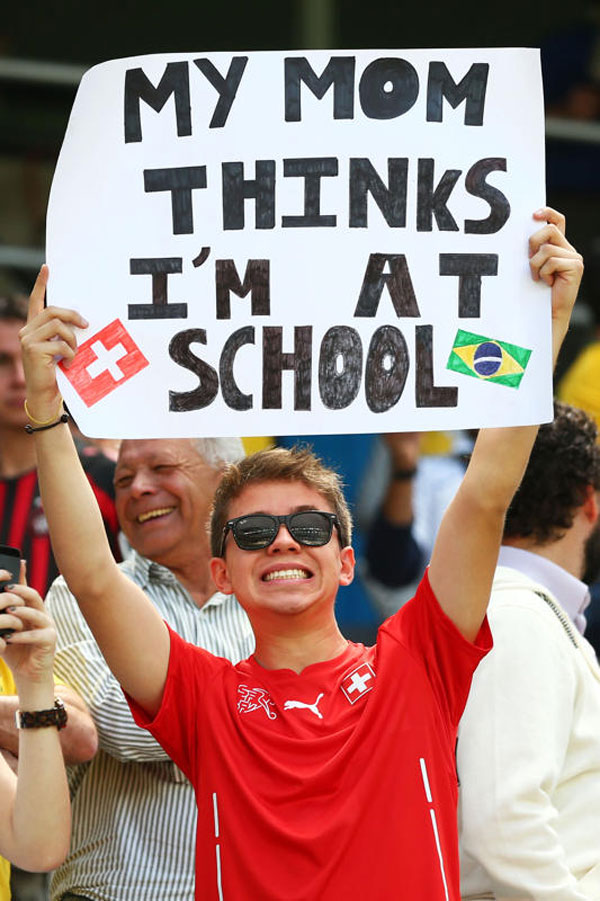 Những banner hài hước của fan tại World Cup 2014 8