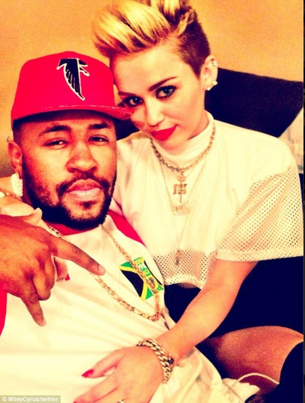 Miley Cyrus bật mí tình mới